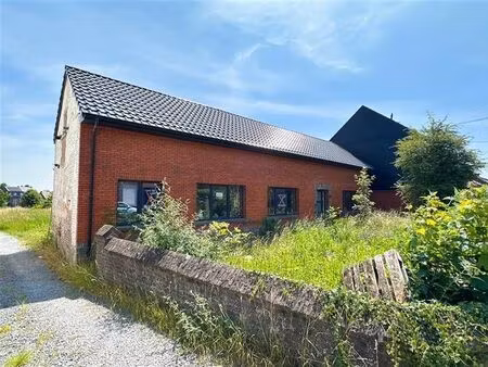 villa en gros-oeuvre couvert / fermé avec jardin