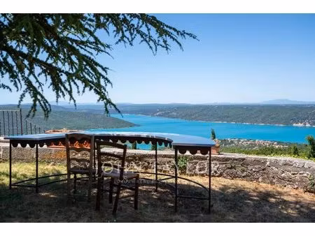 château d’exception surplombant le lac de sainte-croix