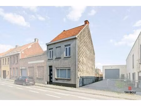 centraal gelegen halfopen woning te bavikhove