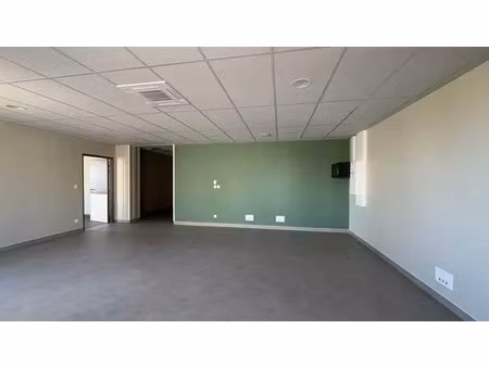 locaux professionnels d'environ 174 m2 - saran portes du loiret