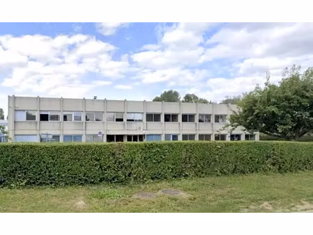 a vendre - entrepôt et bureaux - proximité n118  a86 et n12