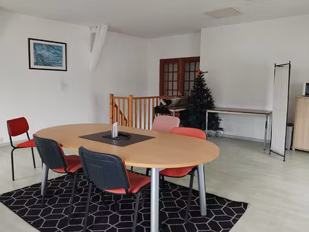 location local commercial 3 pièces  95.33m²  doué
