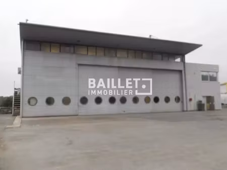 local activité / entrepôt de 570 m² dont 110 m² de bureaux en mezzanine