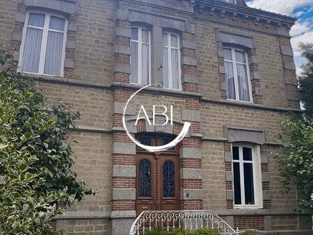 centre-ville de briouze  maison de maître à rénover