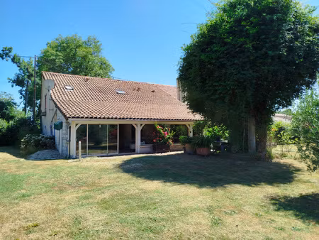 maison familiale avec potentiel  garage et jardin sur 860 m2