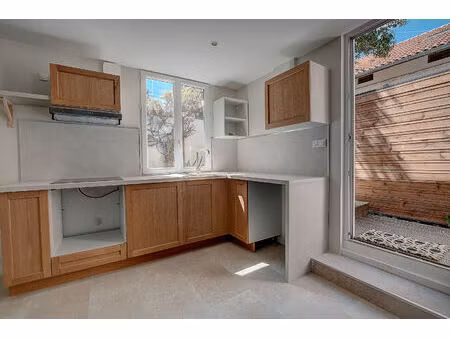 a vendre maison de 64 m2 en chartreuse avec terrasse quartier busca