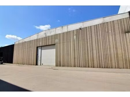 entrepôt de 1.050 m² à louer avec bureaux et chambre froide