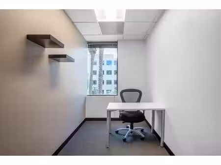 espace de bureau pour 1 personne à regus charleroi airport