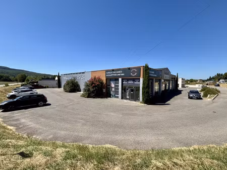 local commercial avec 1 super emplacement