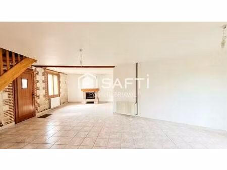 maison de village en pierres blanches