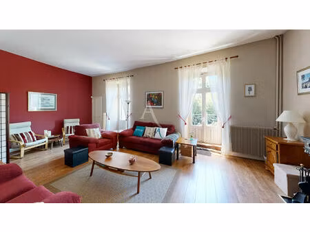 cuxac cabardes  grande maison de village ancienne pharmacie