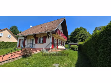 maison au calme avec grand terrain et piscine