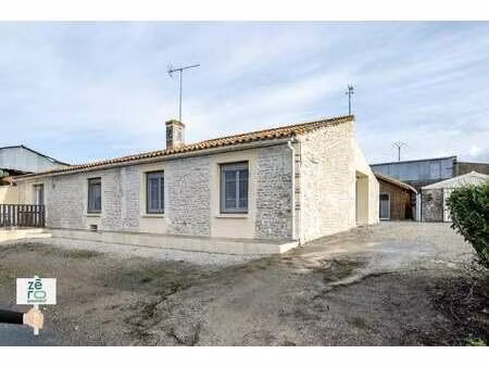 vente maison à lairoux (85400) : à vendre / 132m² lairoux