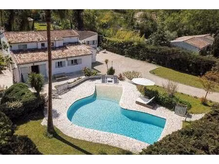 villa de luxe à louer à opio : 4 000€/mois | 1883m²