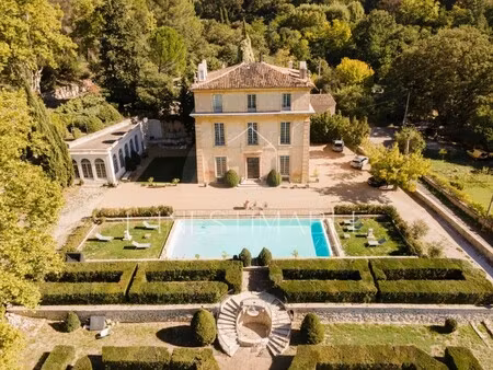 hôtel particulier à vendre dans le quartier plateau de puyricard-la trévaresse