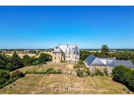 château  ancienne forteresse du xiie siècle avec dépendances et chapelle