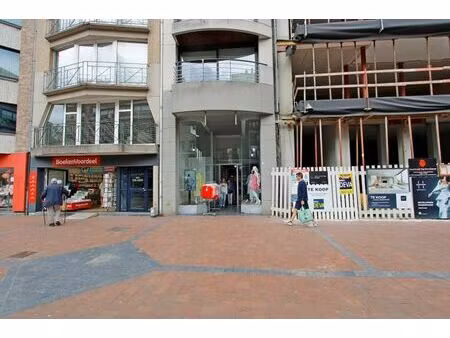 magasin avec mezzanine loué à vendre