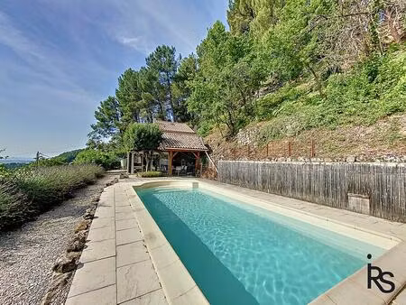 a 5 minutes d’un village avec tous les commerces  une maison de 106 m2 avec piscine et 965