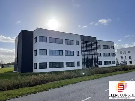 bureau de prestige de 229 m2 en location - isneauville  france