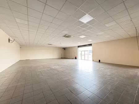 location local commercial