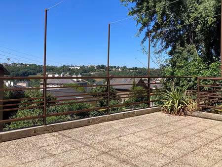 charmante maison de ville avec garage  terrasse et jardinet