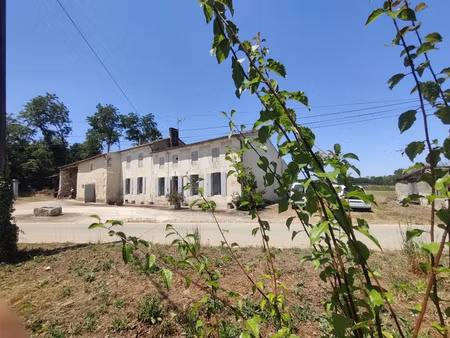maison charentaise à rénover 10 min de saintes  direction