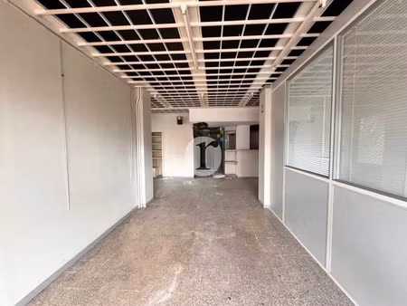 locaux commerciaux lumineux 182 m² à louer