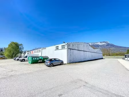 locaux d'activités / entrepôt