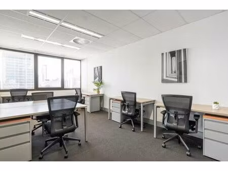 espace de bureau ouvert pour 15 à hq charleroi airport