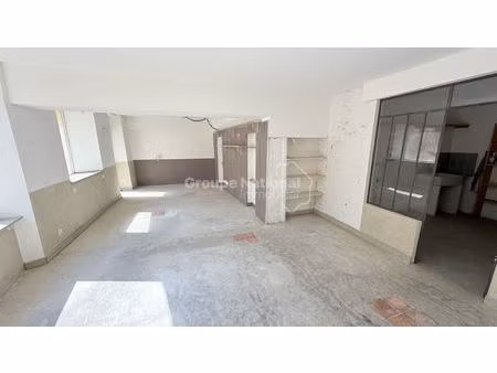 local commercial - 70 m2 environ de surface - monteux - 3 vitrines