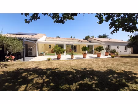 maison de plain pied 4 chambres avec piscine