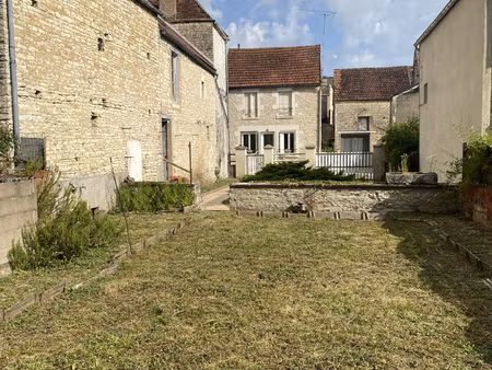 maison de village à rénover dans la vallée de la cure.