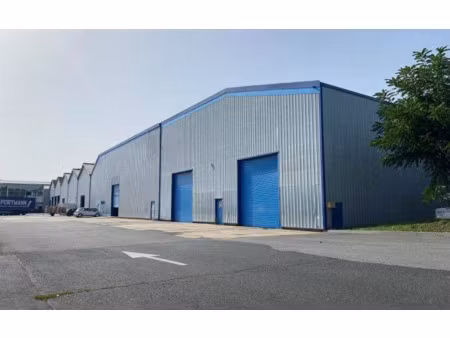 location locaux professionnels 1600 m² à corbeil-essonnes (91100)  12 000 €