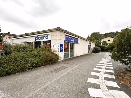 auch  local commercial avec parking à louer