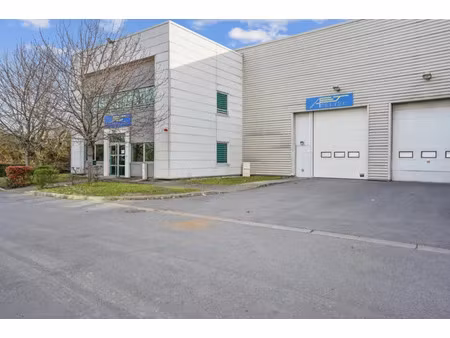 location locaux professionnels 475 m² à le bourget (93350)  4 552 €