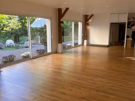 à louer a sens (89) bureaux avec vue sur jardin espace p