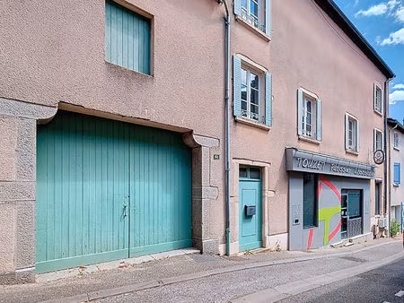 local commerciale à 10 min d'arnas avec une habitation.