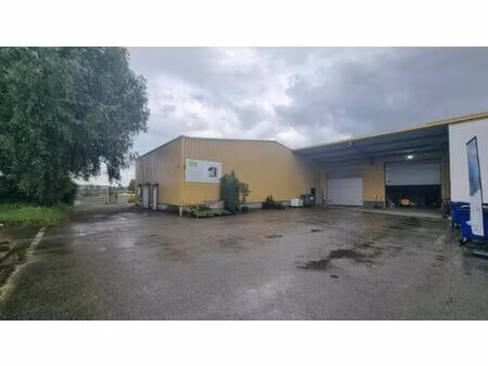 dépôt avec des bureaux à louer