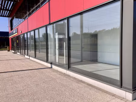 rare local professionnel de 220 m2