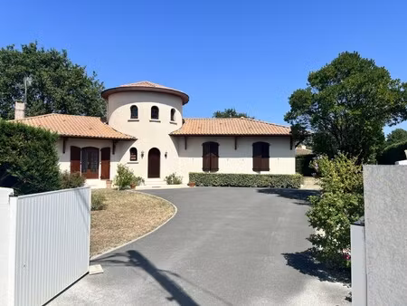 maison de luxe à vendre dans le quartier chante cigale