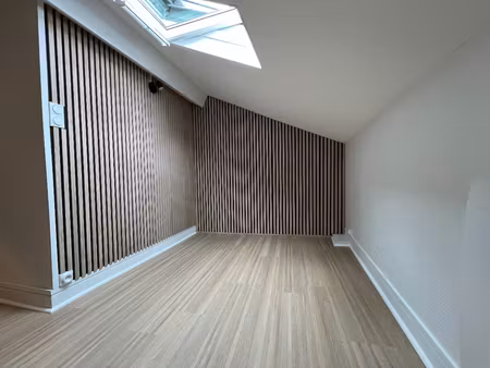 studio meuble entierement renove (28m² au sol).