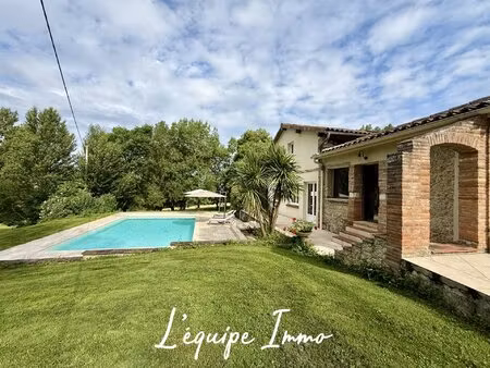ferme renovee avec piscine sur plus de 3 hectares a 5 min centre ville