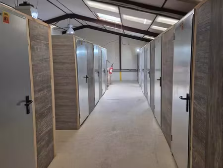 vente commerce 850 m² saint-vincent-de-tyrosse (40230)