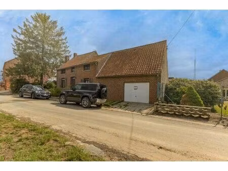 maison à rénover avec garage et trois chambres