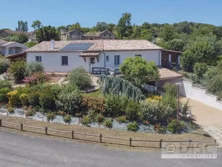 belle maison de plain-pied avec jardin et garage sur hauteurs de laguepie.