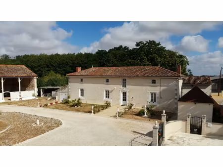 propriété de charme 7 pièces 245 m² à deux pas de la vallée des singes de romagne