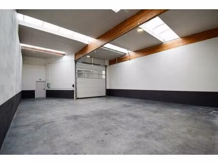 unité pme de 138 m² avec grande hauteur – vichte