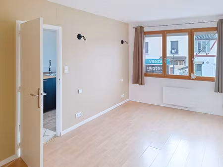 à vendre : grand appartement 3 pièces 75 m² à sonchamp 3 minutes centre commercial