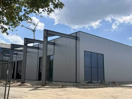 re|core  the sheds  unités pme  270 m²  2 parkings  emplacem