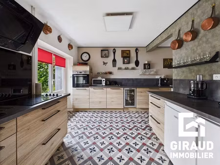 vente maison 6 pièces 174 m² à menomblet (85700)  242 000 €